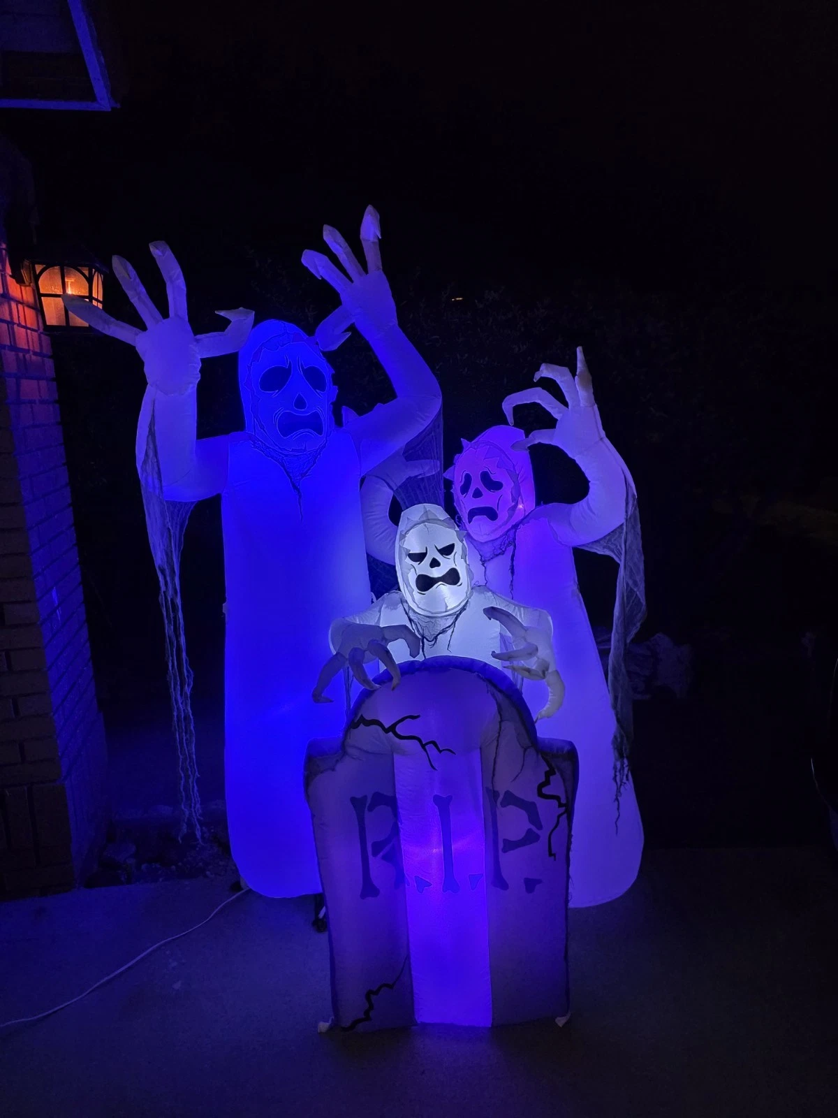 Gemmy Halloween Airblown Inflatable 6 Ft tall ShortCircuit Graveyard ghost Scene