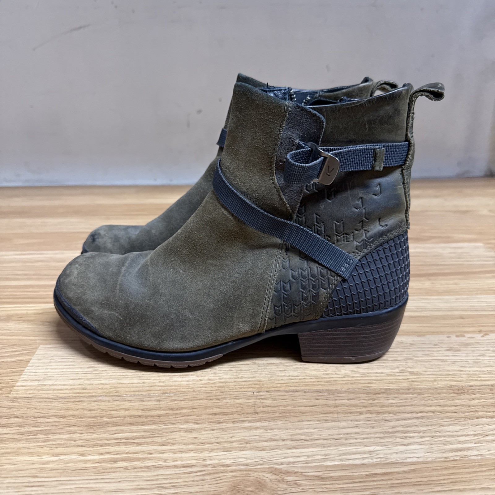 Stivaletti Keen in pelle scamosciata misura 9 cinturini verde zip S1015055