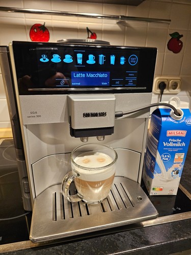 Siemens EQ.6 Series 300 15bar 1500W Kaffeevollautomat - Silber (TE603501DE)