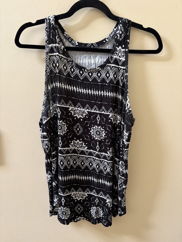 Mudd Women’s L Black/White Geometric Round Neck Sleeveless Pullover Tank Top