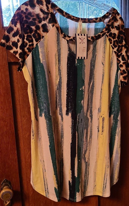Women's NWT Coco Kelly Top Size Large