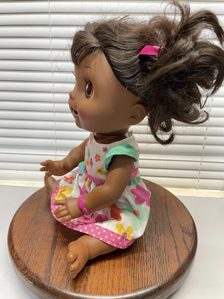 Baby Alive Real Surprises Inglés Español Hablante, Afroamericano Ojos Marrones Foto 3 de 4