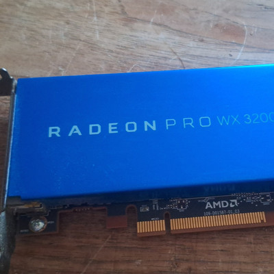 AMD Radeon Pro WX 3200 (4GB GDDR5) 4x mini-DisplayPort