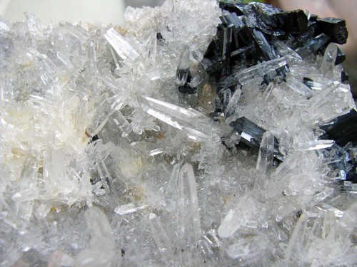 HUEBNERITE CRYSTALS and FINE NEEDLE QUARTZS on MATRIX from PERÚ......GREAT PIECE - Picture 3 of 12