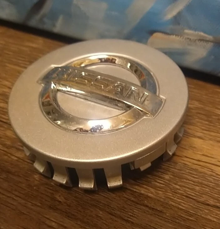 Nissan Armada Frontier 2014 tapa central 40342-EA210 OEM 2,75" plateado Foto 2 de 4