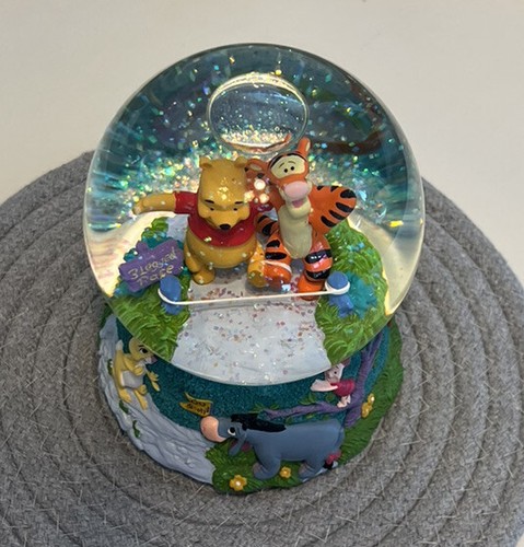 Disney Winnie The Pooh & Tigger Wind Up Music Glitter Snow Globe "3 Legged Race" - Picture 10 of 12