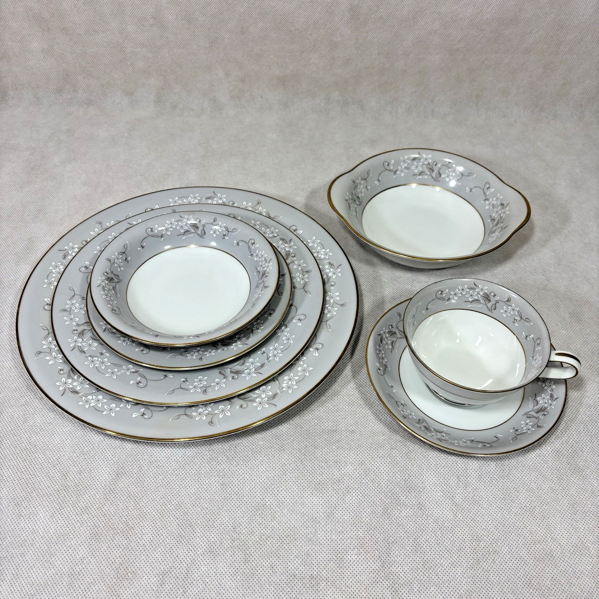 Noritake China Chelsea 5822 Japan 57-Piece Set Lot White Flowers
