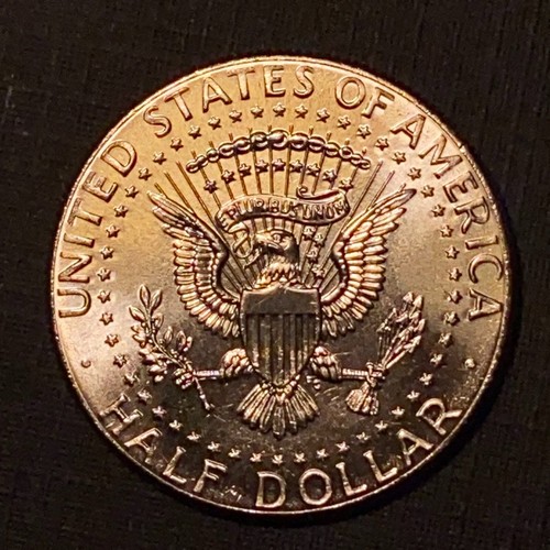 Mezzo dollaro Kennedy 2023 D, errore minore dado ingrassato, leggero colpo attraverso grasso - Foto 2 di 6