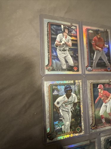 Lot de 8 cartes réfracteur chromé Topps Pro Debut 2025 /199 /175 - Photo 2/7