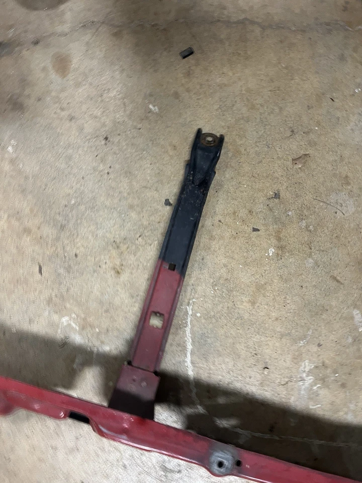 88 - 91 HONDA CIVIC CRX SUPORTE DE RADIADOR FABRICANTE DE EQUIPAMENTO ORIGINAL SUPORTE T 1988-1991 - Imagem 4 de 4