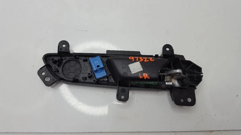 Manija interior de la puerta del conductor trasero izquierdo Volkswagen Passat 2012-2019 Foto 4 de 4