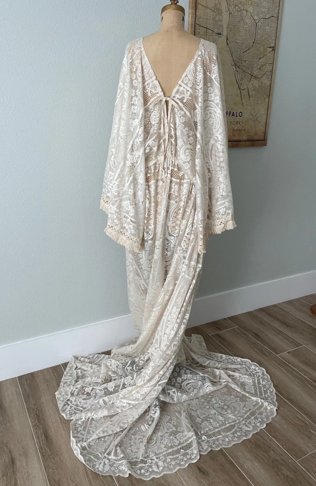 Boho Cream Vintage Lace Bell Sleeve Wedding Dress Maternity Photoshoot Gown - Image 4 of 4
