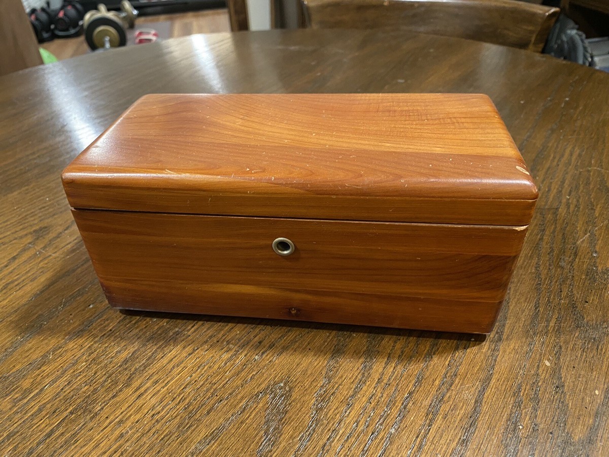 LANE Furniture Miniature Cedar Chest Altavista, VA LEATH AND