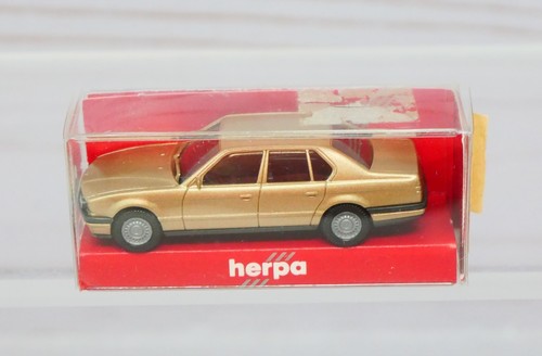 Herpa 3059, BMW 735i sedán de 4 puertas, dorado metálico, escala 1/87 HO | Zustand: New