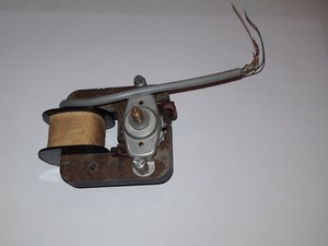 Motor Dual 31 F-U 14e aus Plattenspieler DUAL P300 AV/1