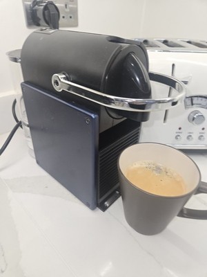 Nespresso Pixie Kaffeemaschine - Blau - Schwarz
