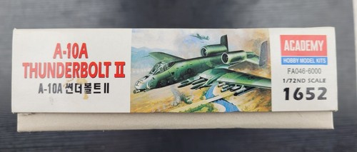 Academy A-10A Thunderbolt II Aircraft 1/72nd Scale Model Kit #1652 NIB 1988 - Picture 3 of 5