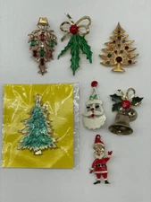 Lot of 7 - Vintage Assorted Christmas Badges, Pins, Brooches