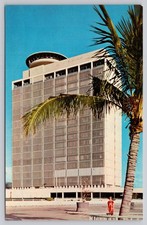 LA RONDE Ala Moana Honolulu Hawaii Mirro-Krome Postcard S-237 1950s