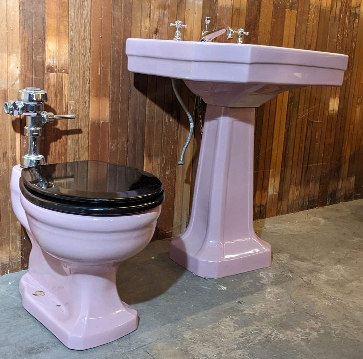 Pedestal toilet outlet