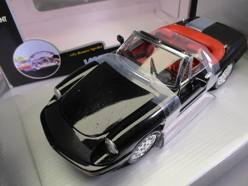 AX153 UNIVERSAL HOBBIES 1/18 1:18 ALFA ROMEO SPIDER NOIRE REF 330400 - Photo 4/4