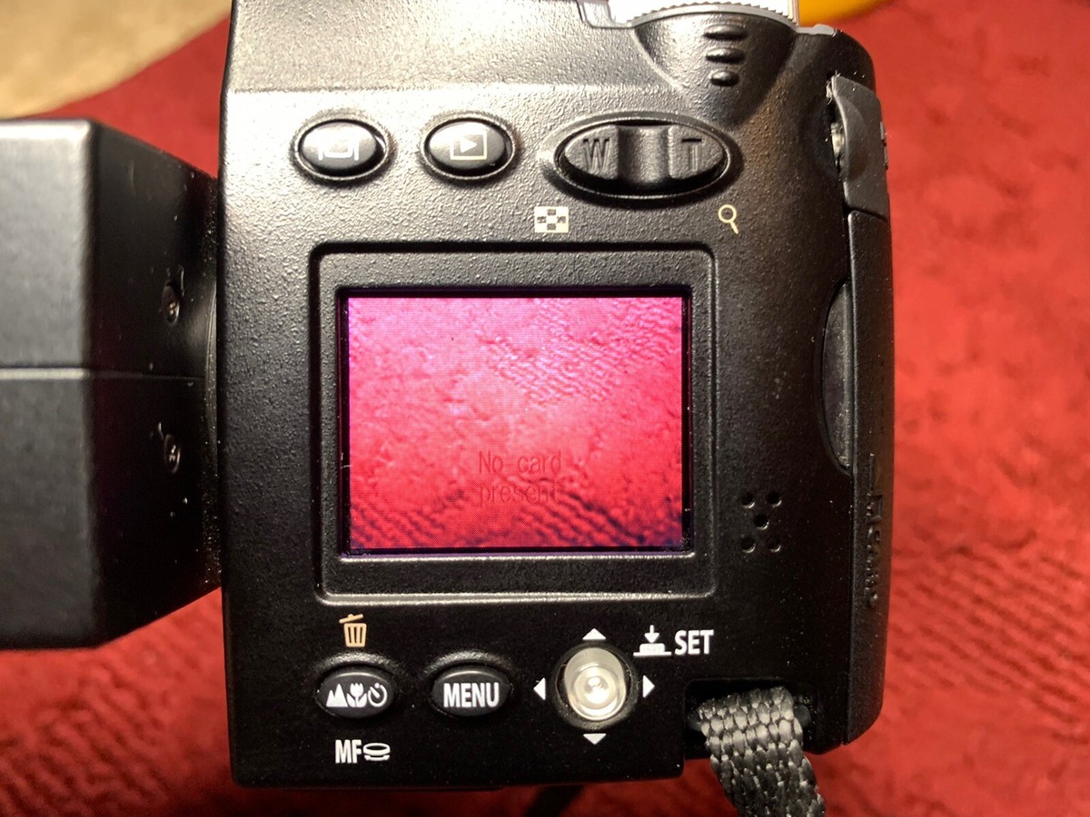 デジタルカメラ NIKON COOLPIX4500 ニコン、レンズ回転型の400万画素4倍ズーム機「COOLPIX4500」