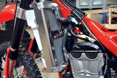 AXP Kühlerschutz Aluminium für Beta RR 4T 350/390/430/480 15-19 rot