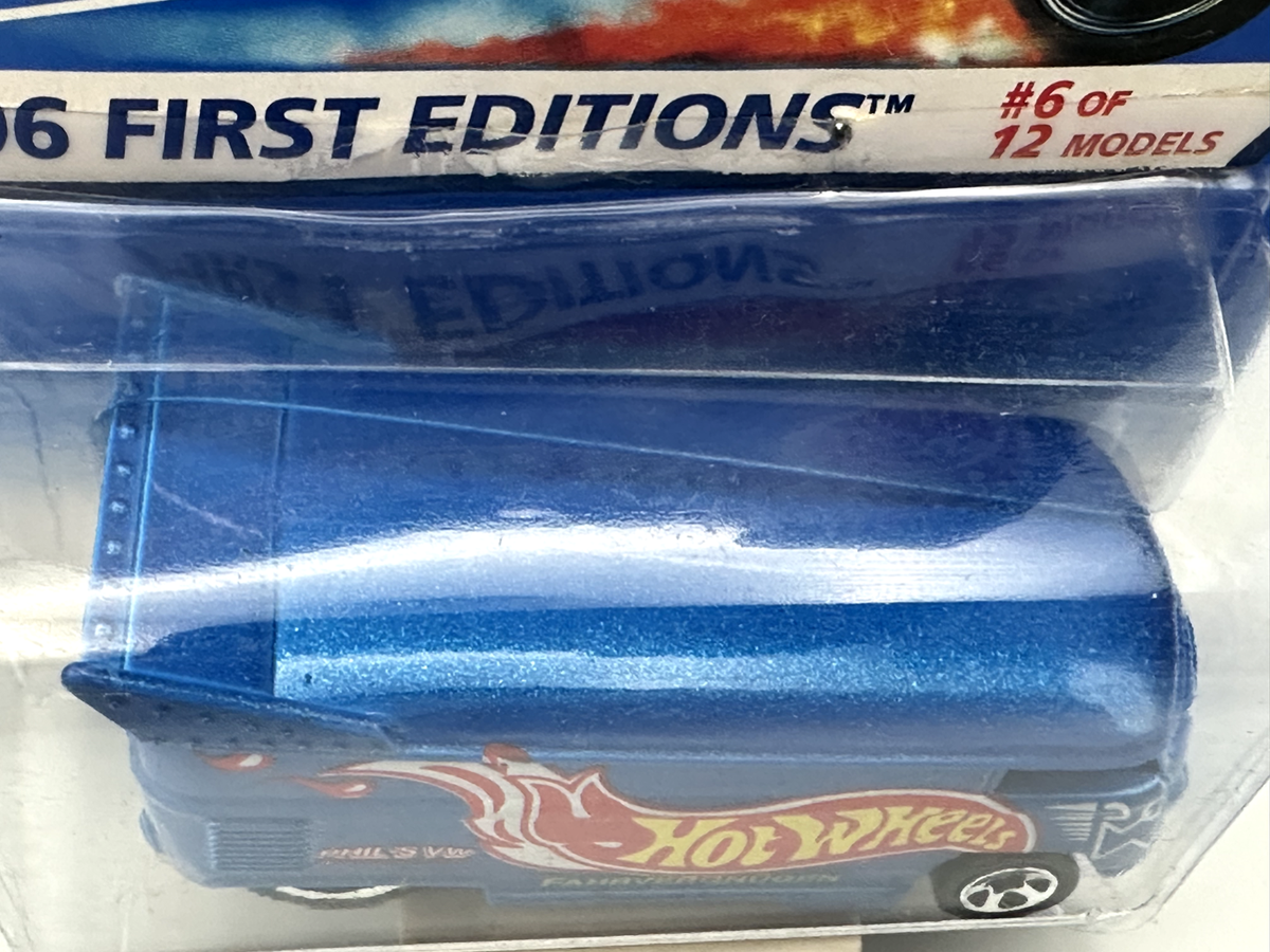 Hot Wheels 1996 First Editions Volkswagen VW Drag Bus, 1:64, NIB