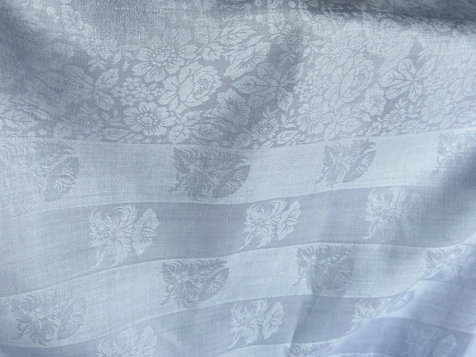 Grande nappe ancienne en damassé floral, XIXe siècle – 4,10 m x 1,70 m - Photo 2/4