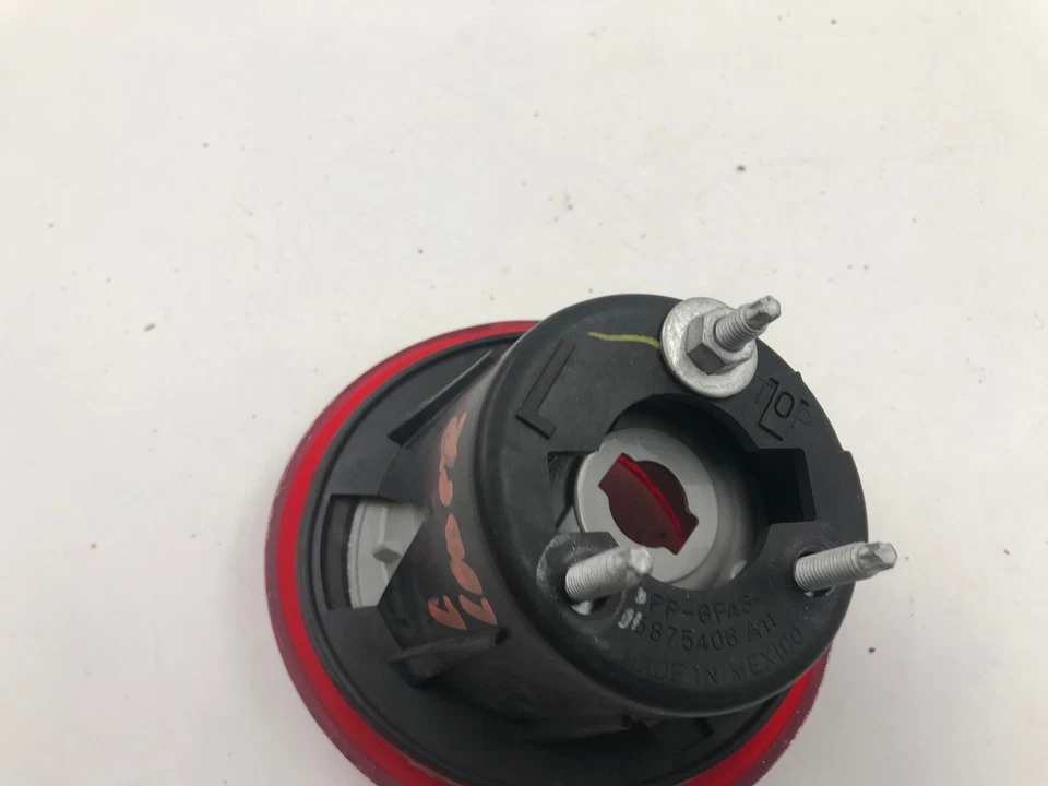 Luz trasera inferior del lado del conductor Chevrolet HHR 2006-2011 OEM B08003 Foto 3 de 4