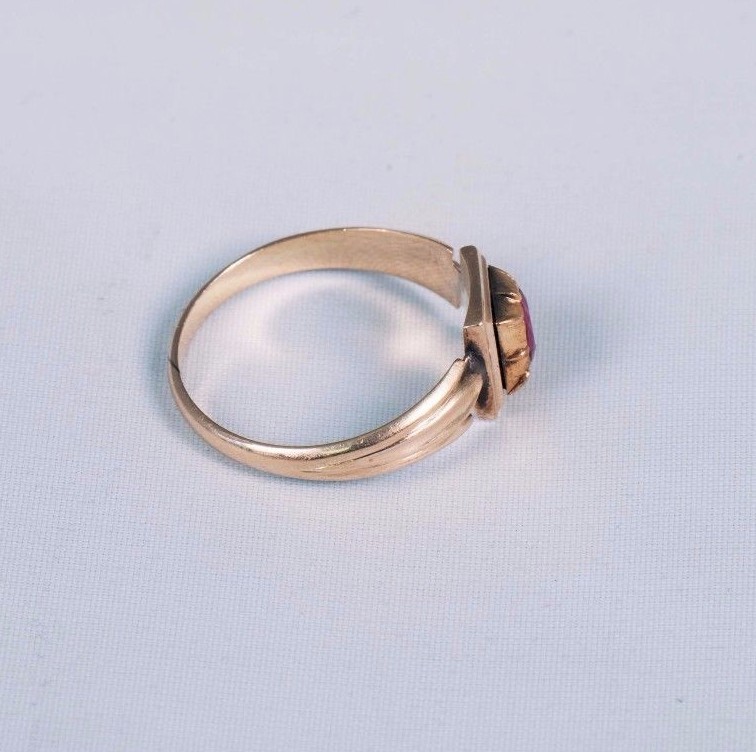 14K Yellow Gold Circa 1900 Oval Ruby Ring app. 1/… - image 3