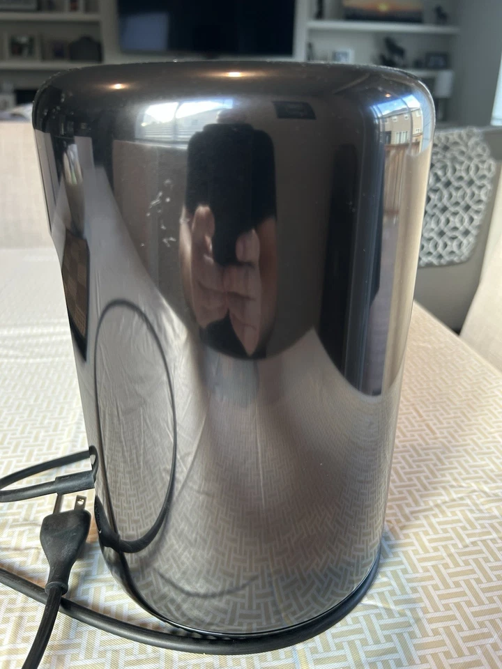 ✅ Apple MAC Pro A1481 POWER TESTED ONLY, FOR PARTS - Image 3 of 4