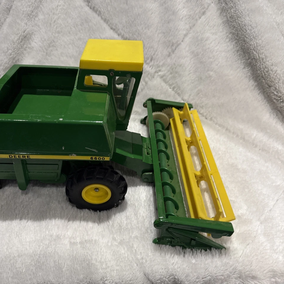 Vintage Original 1/28 Ertl John Deere 6600 Toy Combine Farm - Image 2 of 4