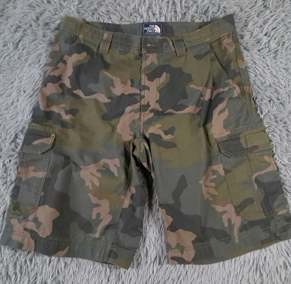 The North Face Cargo Shorts Mens 34 Green Camo Outdoor Hiking Pockets Utility