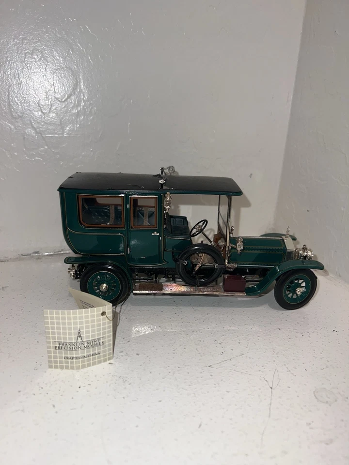 Franklin/Danbury mint 1:24 1907 Rolls-Royce silver ghost classic model Limousine - Image 2 of 4