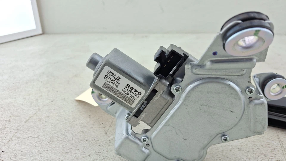 2018-2020 BUICK ENCLAVE REAR WIPER MOTOR / REAR WIPER OEM - Image 4 of 4