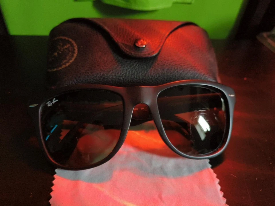 Ray-Ban Wayfarer RB4105 601S 50-22 Folding Sunglasses Matt Black inc OE case/P&P, photo 4 of 4