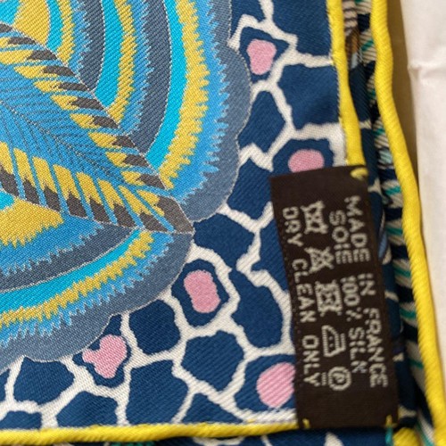 Unused with box HERMES Carre 90 FLOWERS OF SOUTH AFRICA 35in Silk Scarf 90cm - Picture 4 of 6