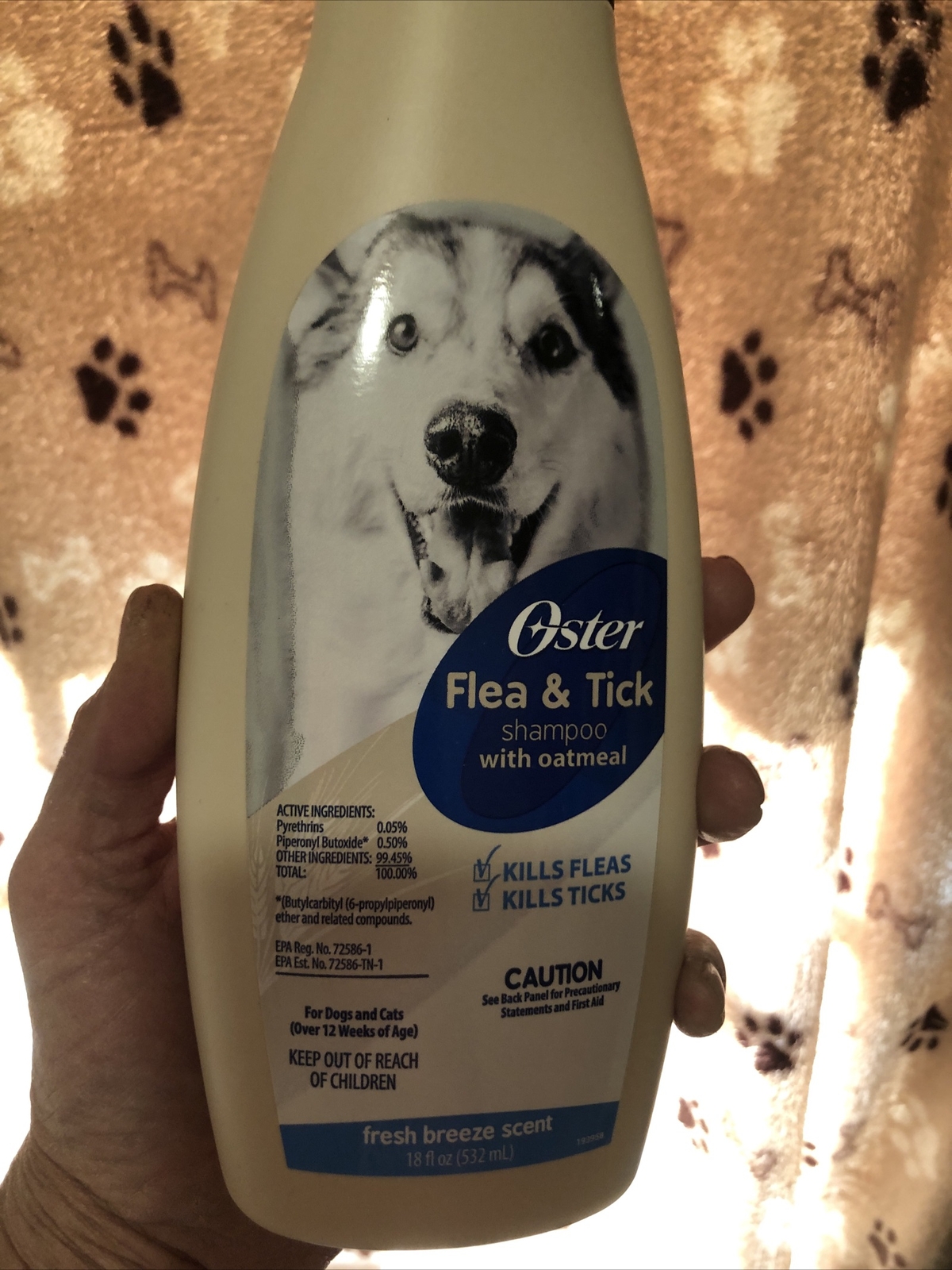 Oster Flea & Tick Shampoo with Oatmeal for Dogs and Cats, 18 oz.