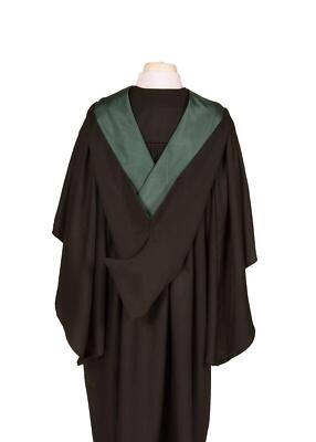 Uni Abschlusskleid, Kapuze und Mütze Set - Bachelor