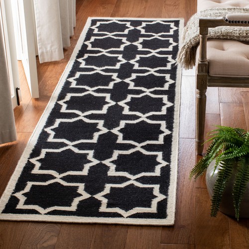SAFAVIEH Dhurries DHU549L Handwoven Black / Ivory Rug - Picture 3 of 26