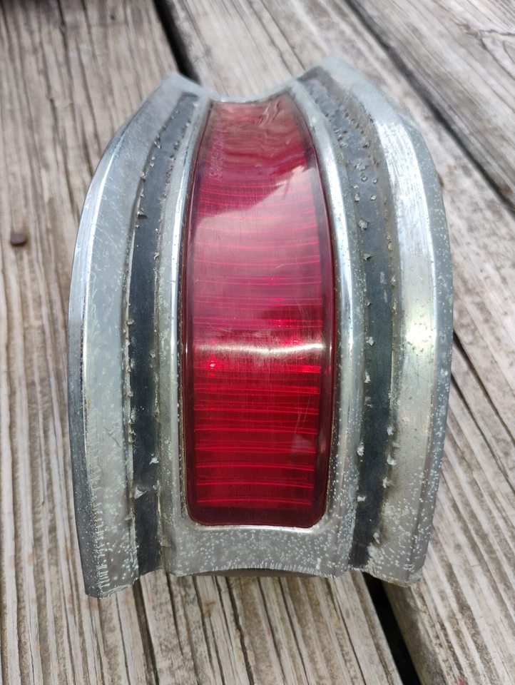 Luz trasera lateral del pasajero derecho Buick Special Skylark 1961-1962 original OEM  Foto 2 de 4