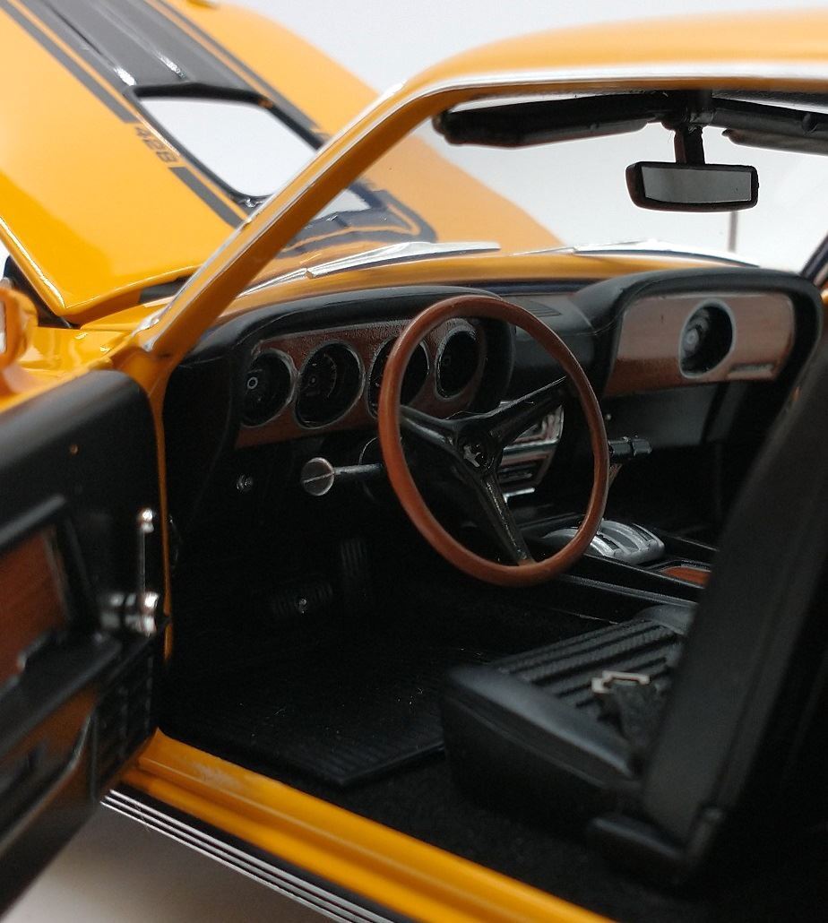 Acme Retro Hobby 1:18 Scale 1970 Ford Mustang Mach 1 Twister