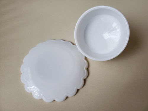 Vintage Westmoreland Paneled Grape Milk Glass Cheese dish and lid. - Picture 4 of 5