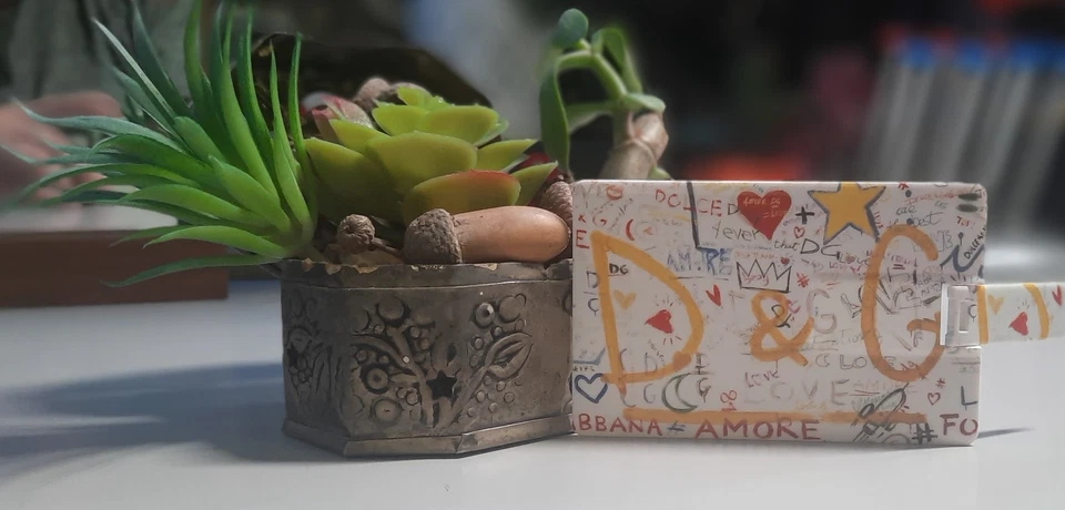 Chiavetta USB Dolce & Gabbana 2GB – Design Artistico "Graffiti" – Edizione Limit - Immagine 3 di 4