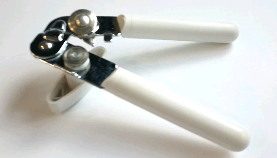 Abrelatas Pedrini Dos Tonos Blanco y Plata Hecho en Italia Foto 3 de 4