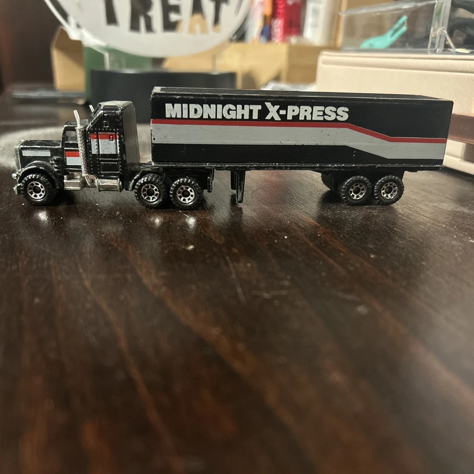 Matchbox Convoy 1983 Kenworth Midnight Express*no box* 1:87 HO Scale  - Image 3 of 4