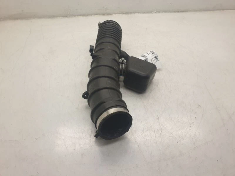 Conjunto de tubo resonador filtro de aire Lexus IS250 2007 2,5 L 6 cilindros  Foto 2 de 4