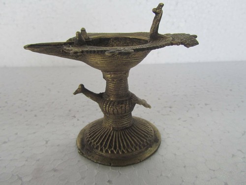 Old Brass Engraved Handcrafted Oil Lamp With Peacock Figurine Crafted - Picture 6 of 11