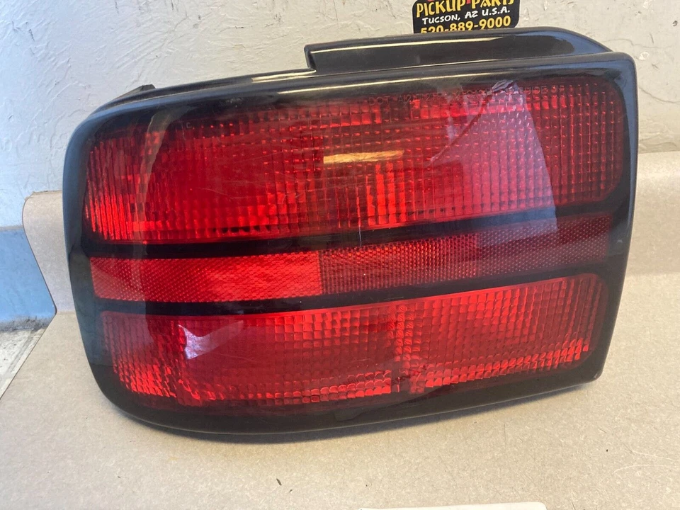 92 1992 Oldsmobile Achieva Left Driver Side Rear Tail Light Lamp OEM NOS Foto 2 de 4